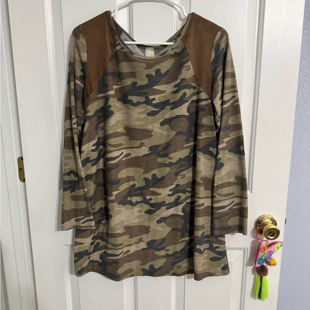 Women’s Camouflage Long Sleeve Tee